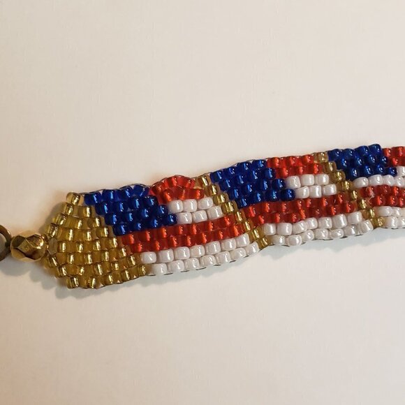 Handcrafted Beaded American Flag Patriotic Bracelet 7.5 inches - Picture 3 of 8